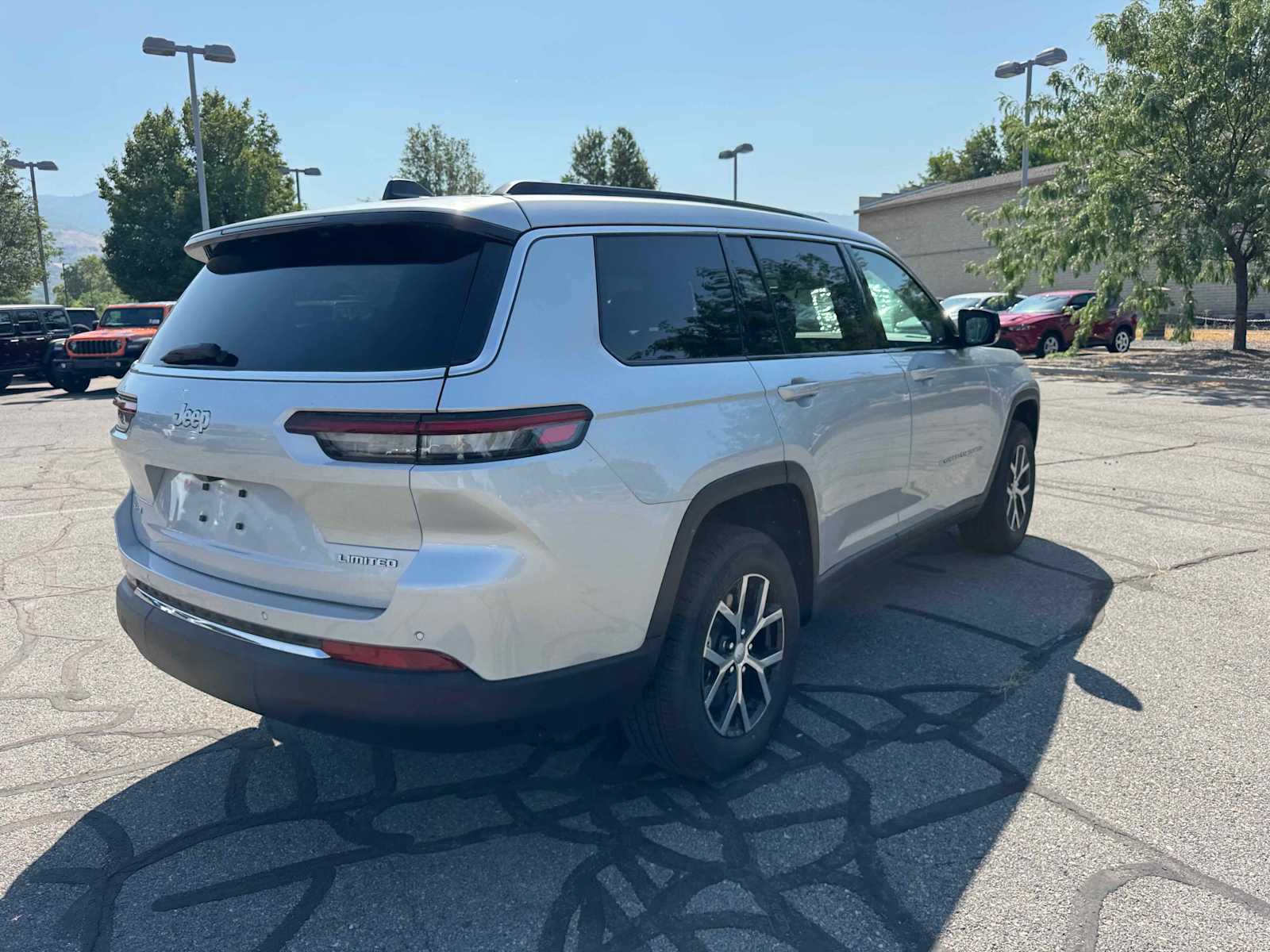 2025 Jeep Grand Cherokee Limited photo 4