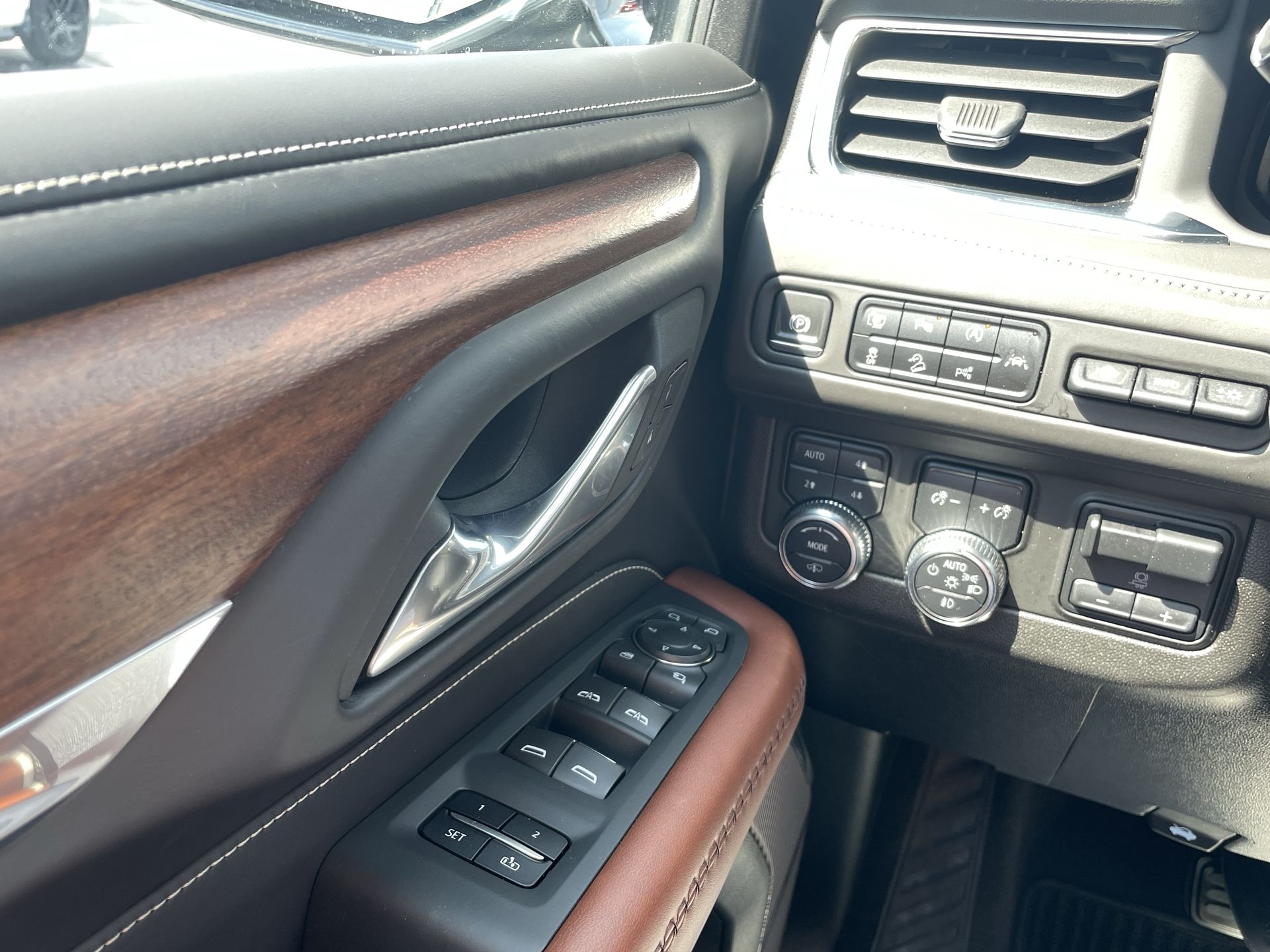 2023 Gmc Yukon Denali Ultimate photo 33