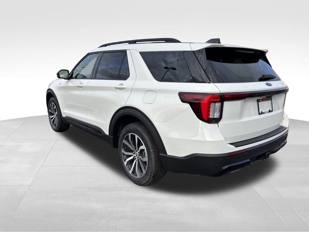 2025 Ford Explorer ST-Line photo 3