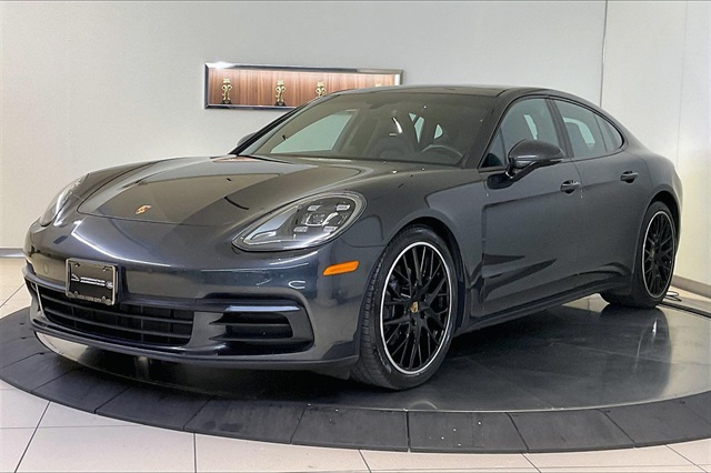 2019 Porsche Panamera Base's photo