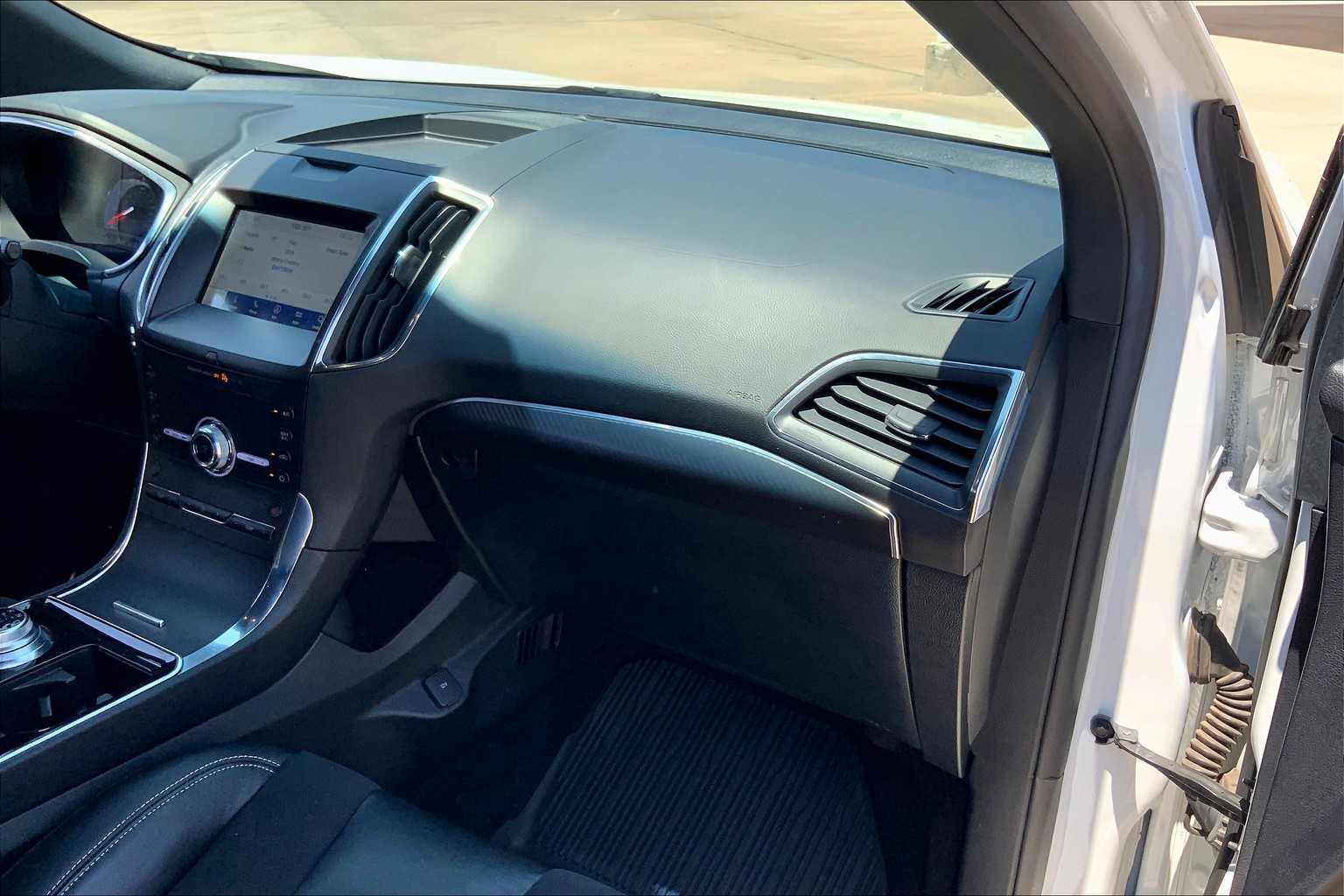2020 Ford Edge ST photo 16