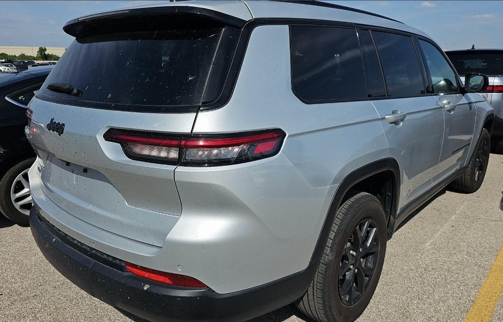 2024 Jeep Grand Cherokee Altitude photo 3