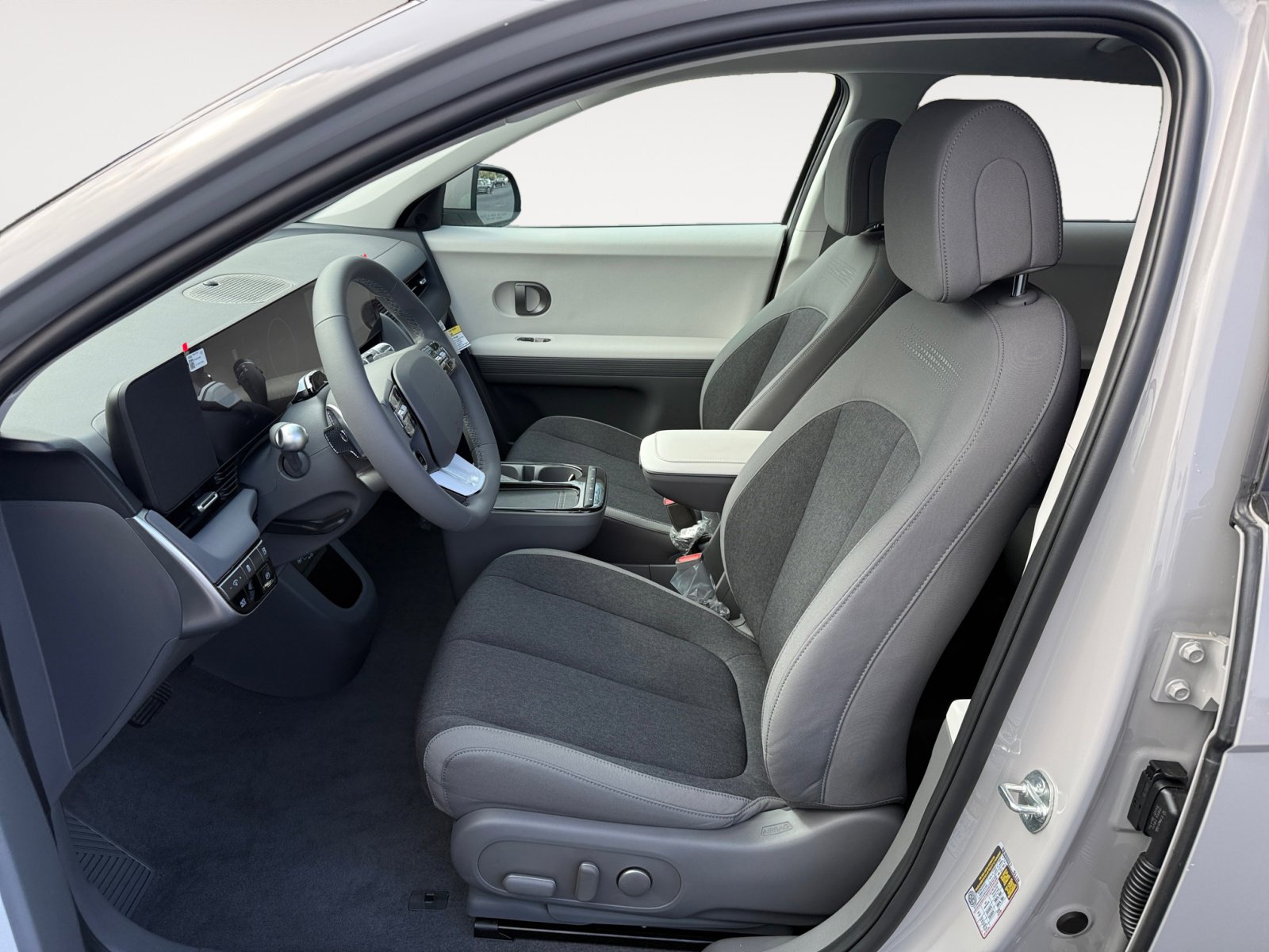 2025 Hyundai Ioniq 5 SE Standard Range photo 10