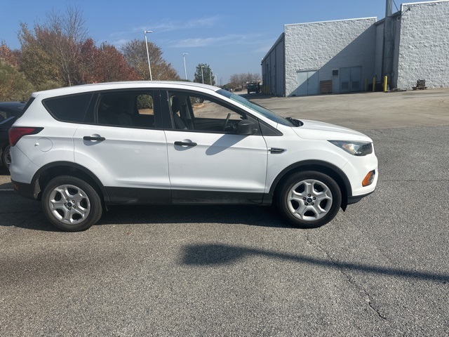2019 Ford Escape S photo 4