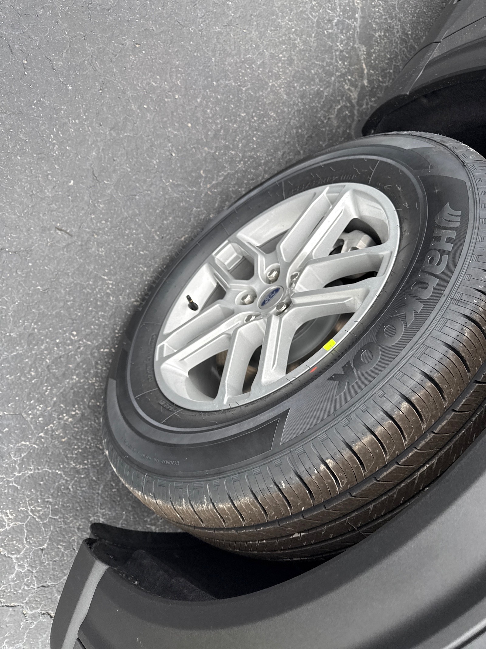 2026 Ford Explorer photo 3