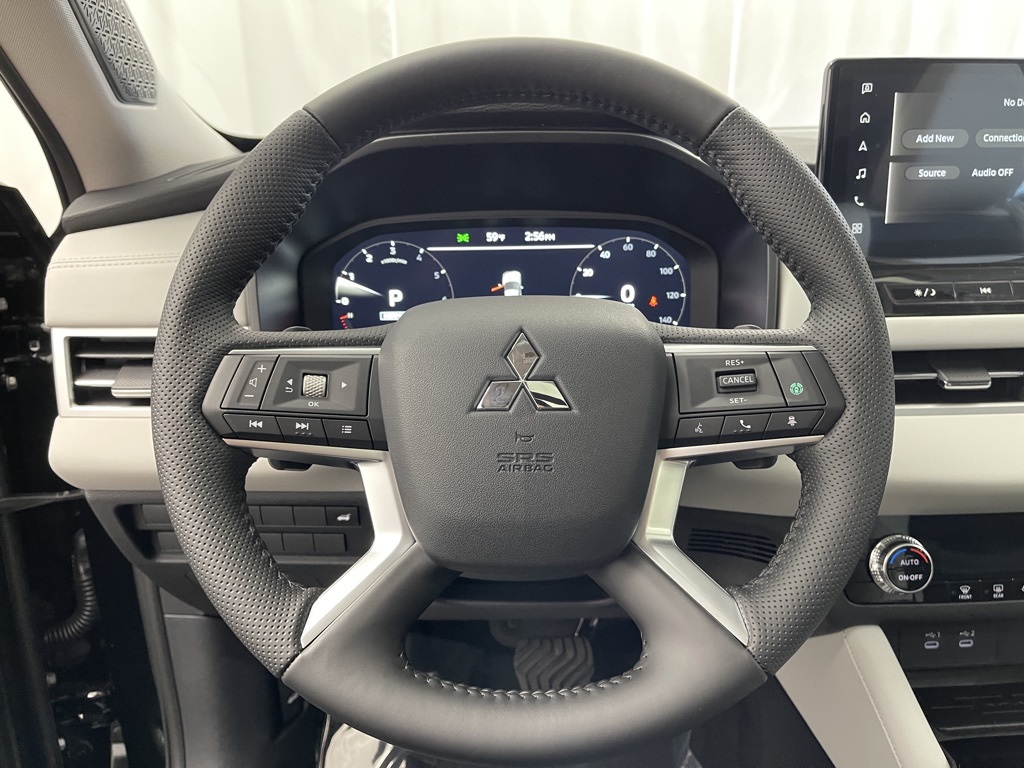 2025 Mitsubishi Outlander SE photo 4