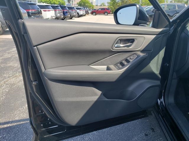 2025 Nissan Rogue SV photo 10