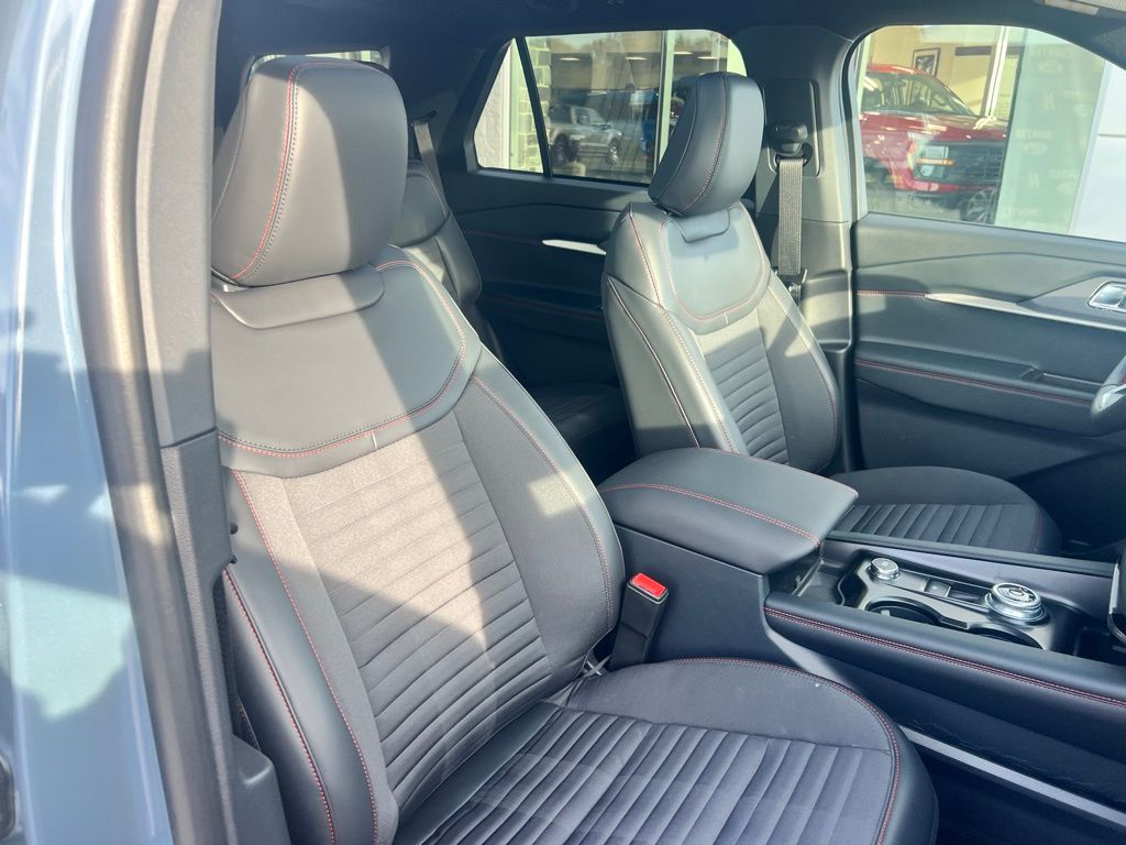 2025 Ford Explorer ST-Line photo 37