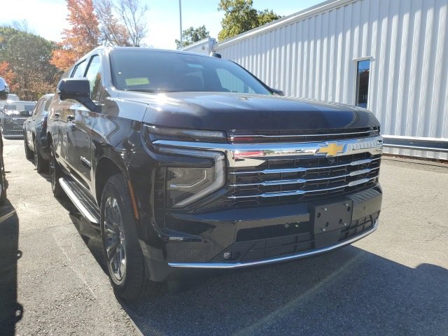 2026 Chevrolet Suburban LT photo 2