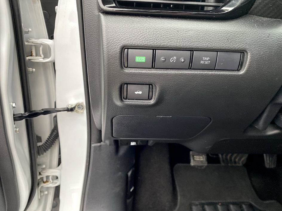 2024 Nissan Sentra SV photo 9