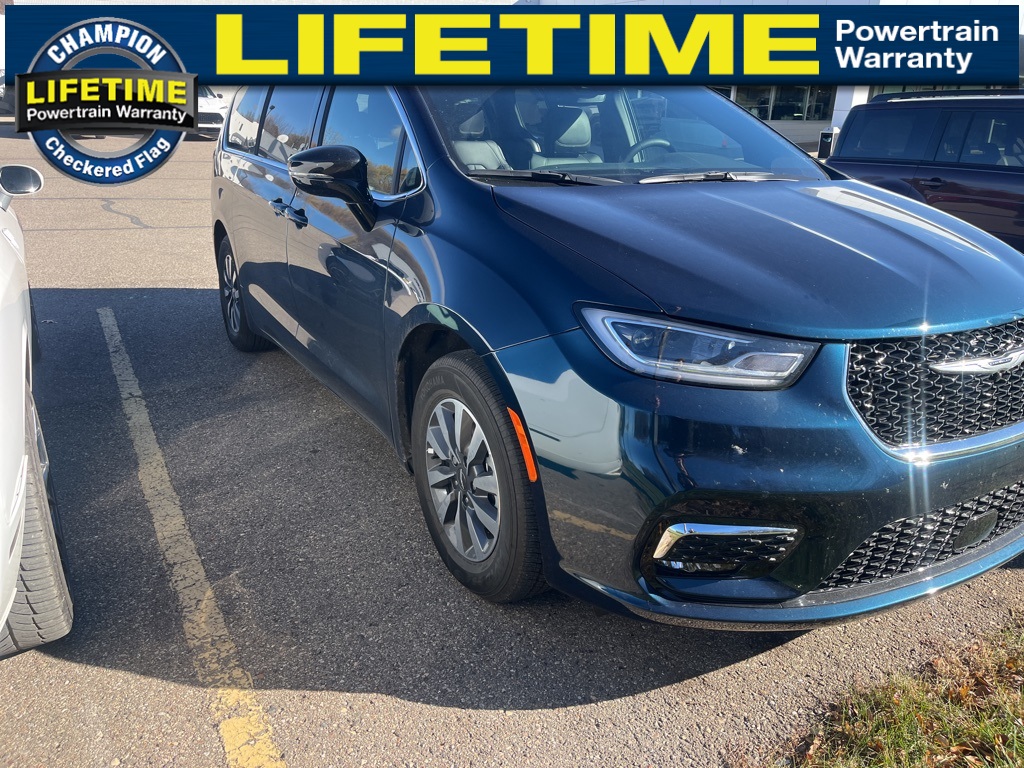 2025 Chrysler Pacifica Hybrid photo 2