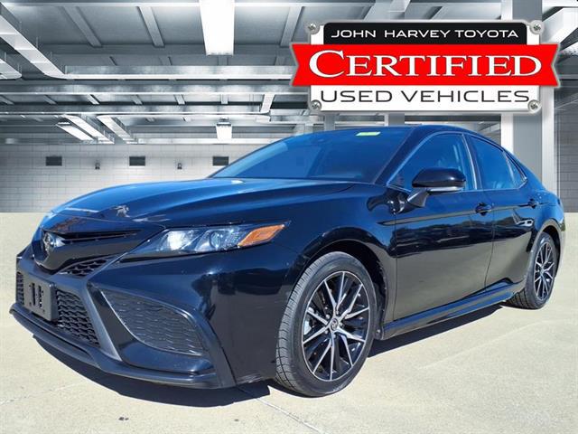 2024 Toyota Camry SE's photo