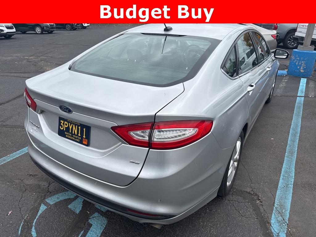 2016 Ford Fusion SE photo 3