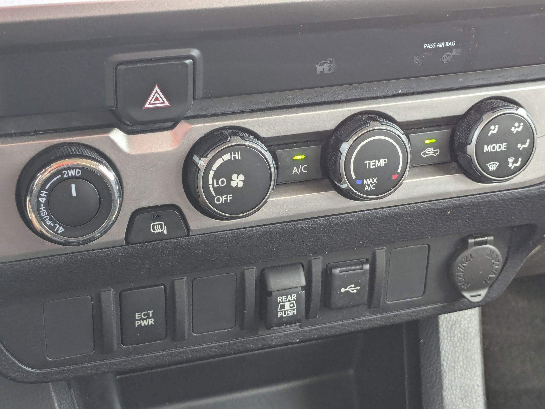2020 Toyota Tacoma SR5 photo 20