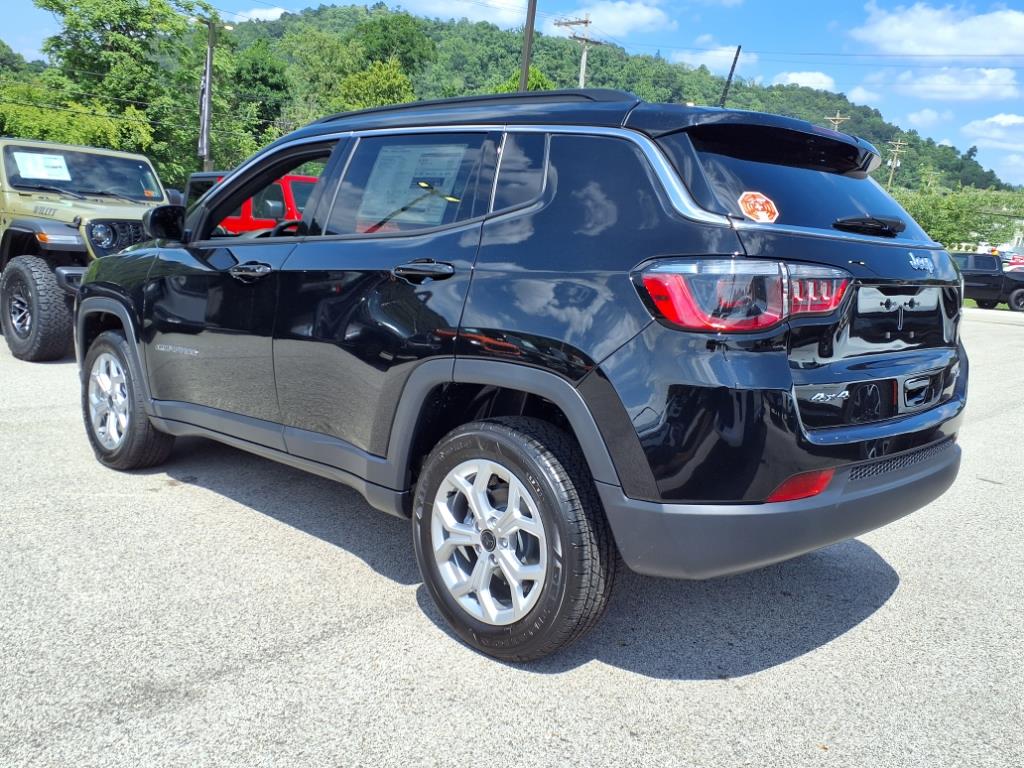 2025 Jeep Compass Latitude photo 3