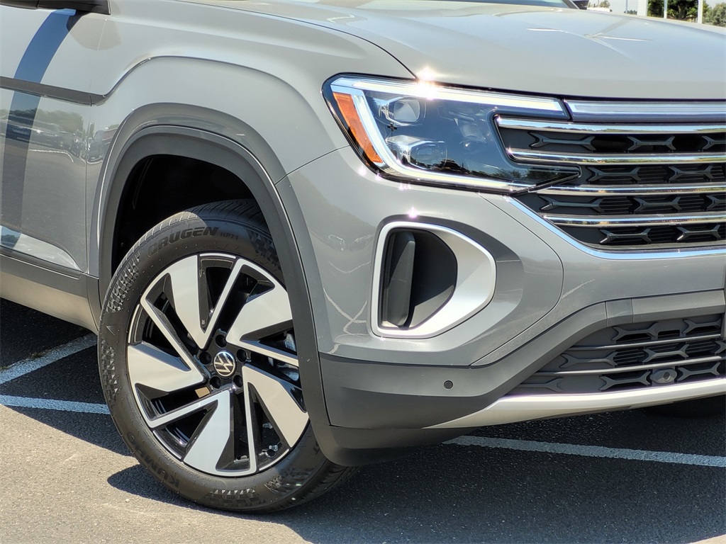 2025 Volkswagen Atlas SE Technology photo 2