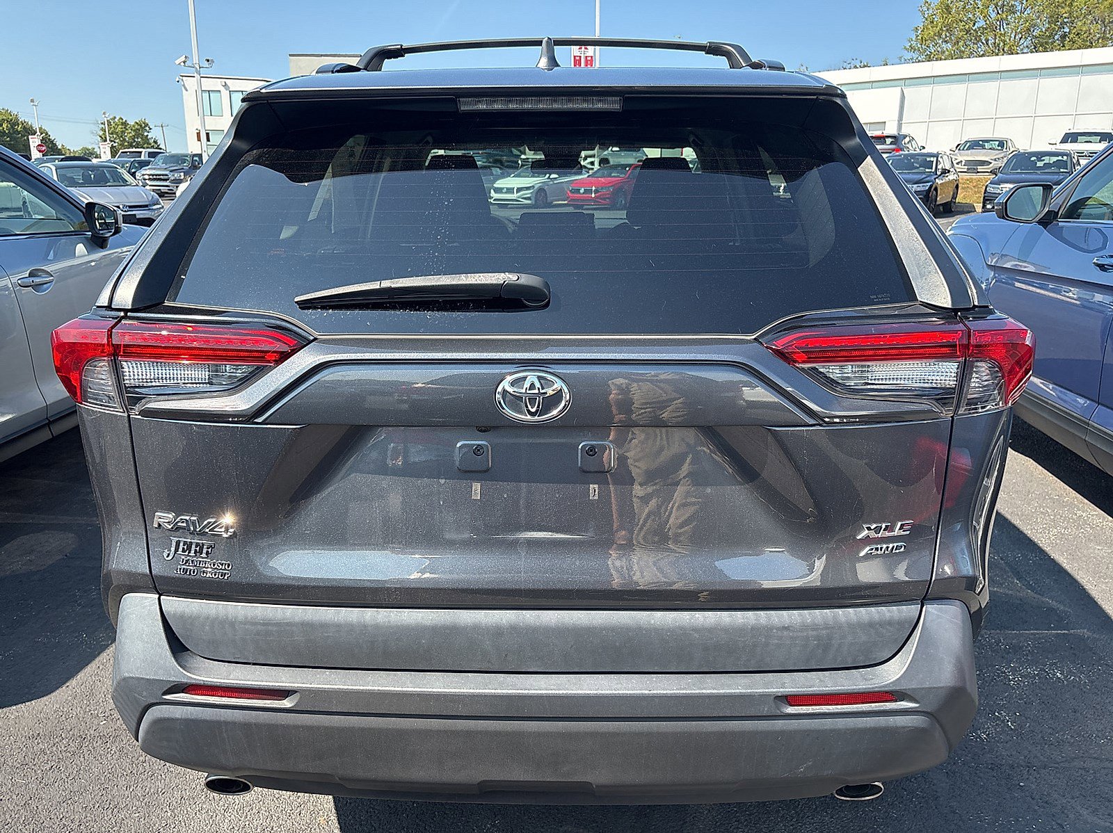 2021 Toyota RAV4 XLE photo 4