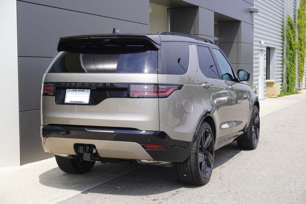 2025 Land Rover Discovery SE photo 2