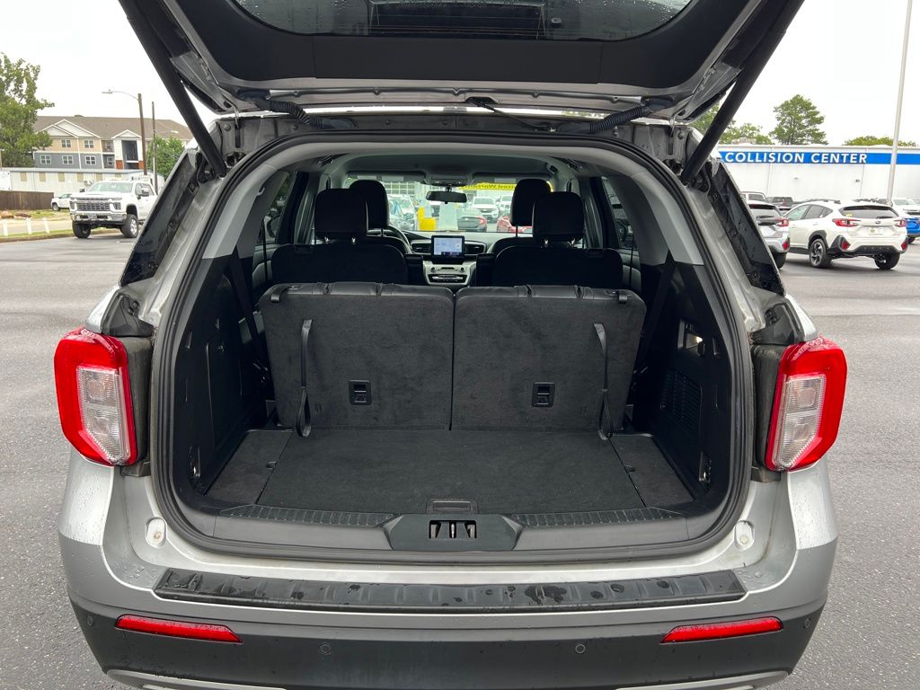 2023 Ford Explorer XLT photo 25