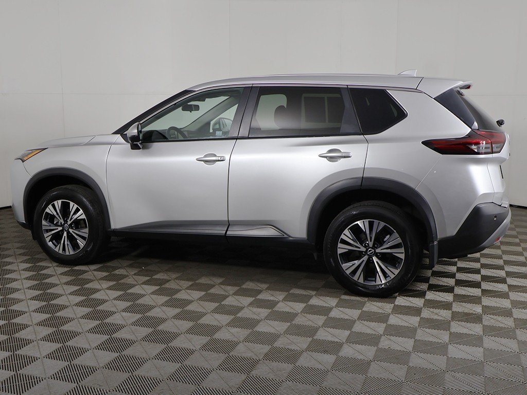 2022 Nissan Rogue SV photo 8