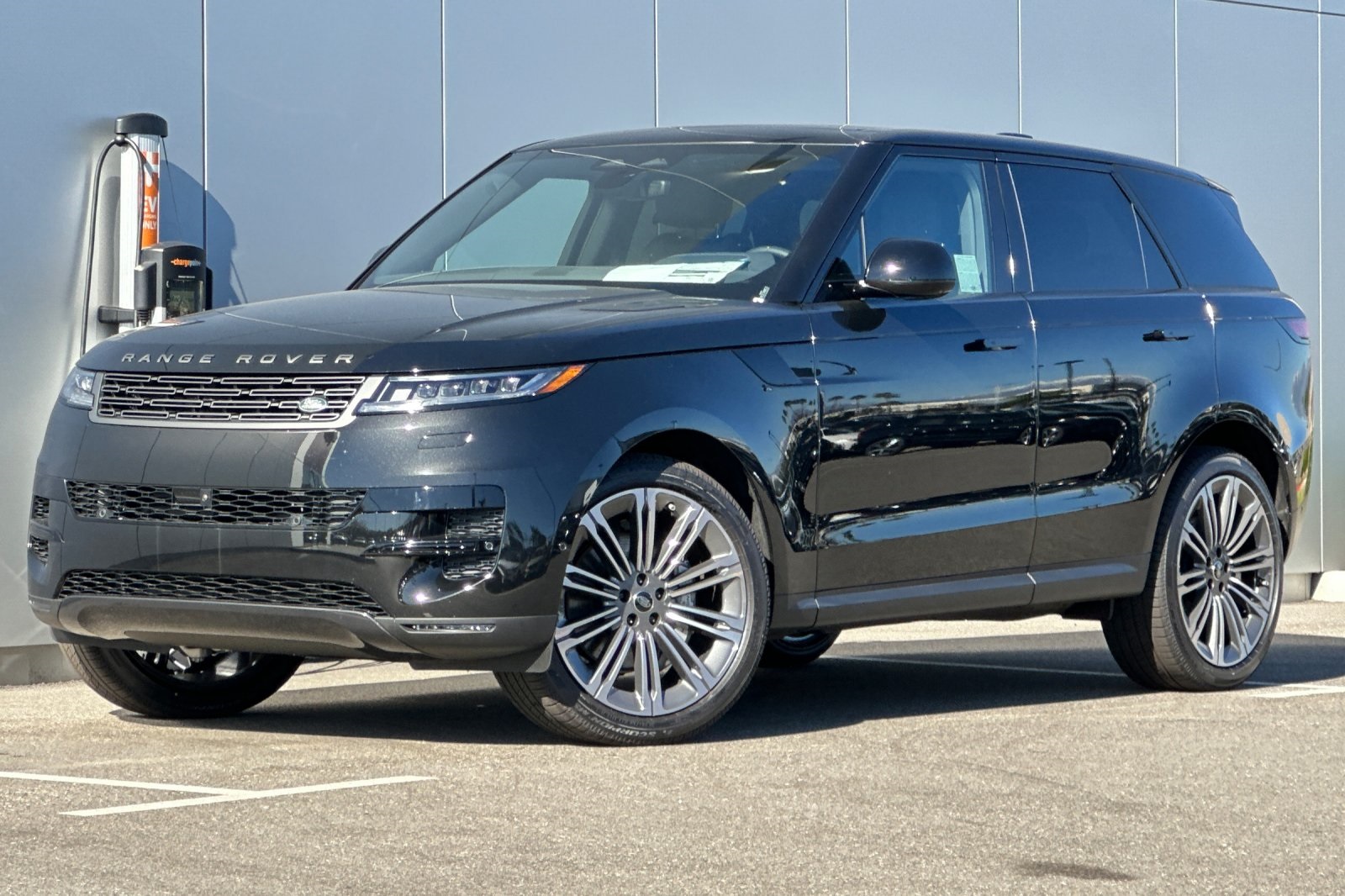 2025 Land Rover Range Rover Sport SE's photo