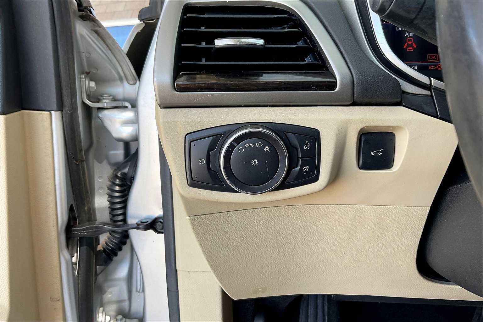 2014 Ford Fusion SE Hybrid photo 31