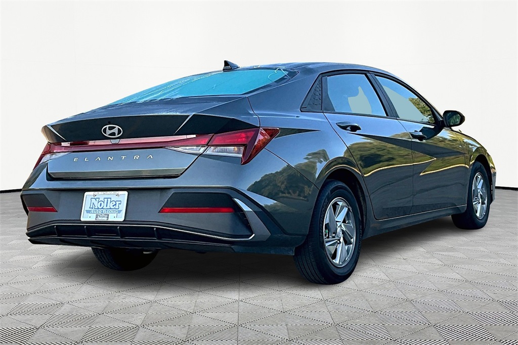 Used 2024 Hyundai Elantra SE with VIN KMHLL4DG0RU786046 for sale in Kansas City