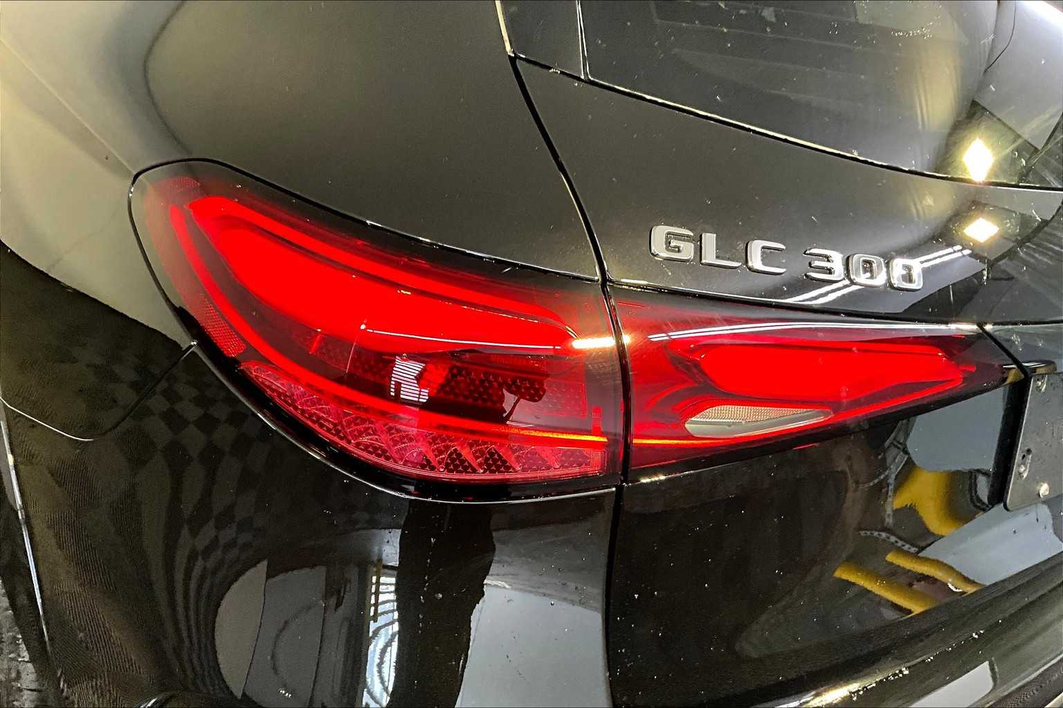 2026 Mercedes Benz GLC 300 4MATIC photo 5