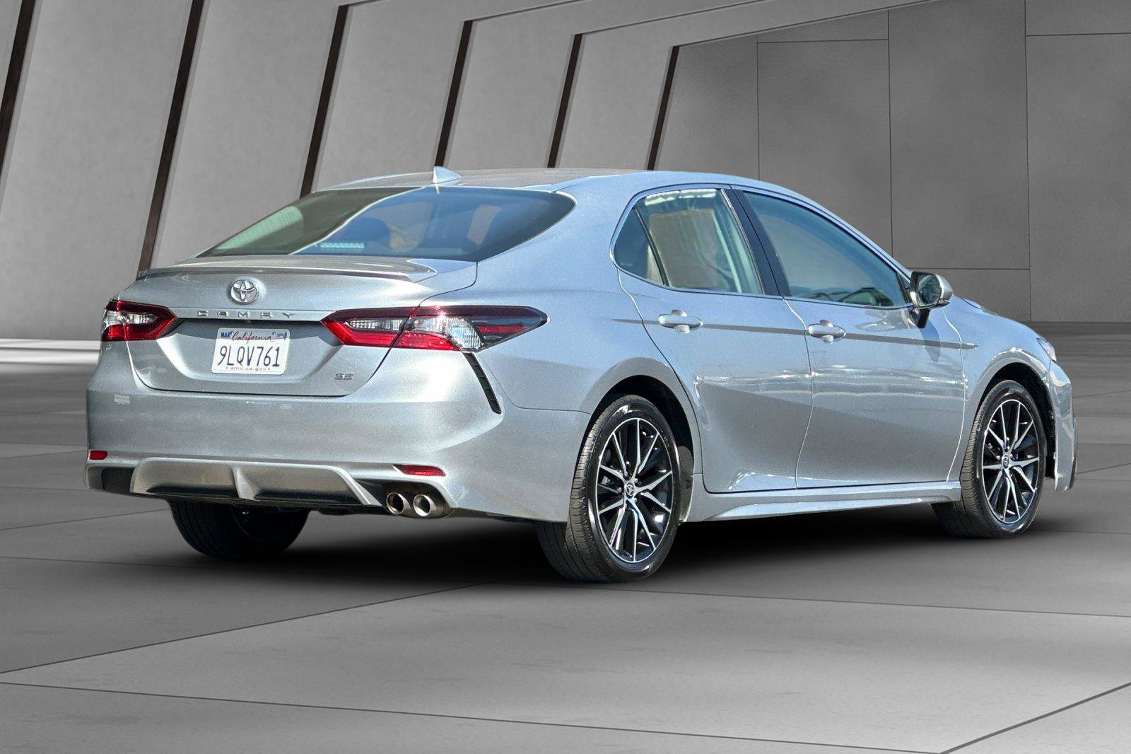2024 Toyota Camry SE photo 3