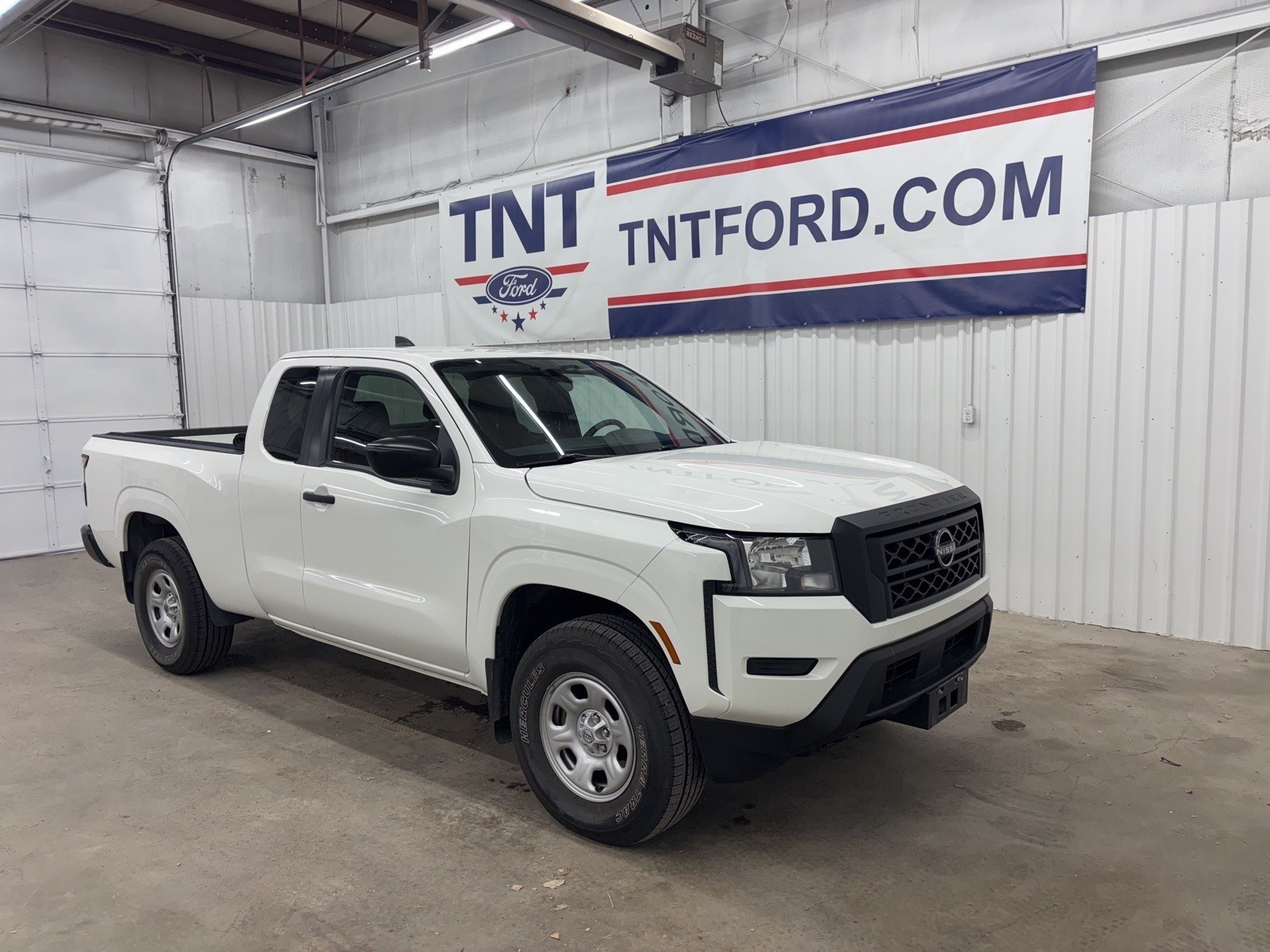 2022 Nissan Frontier S photo 2