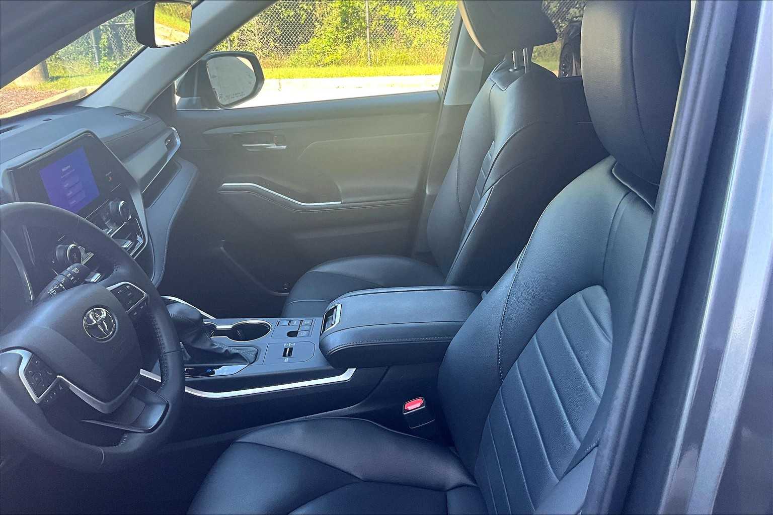2024 Toyota Highlander XLE photo 7