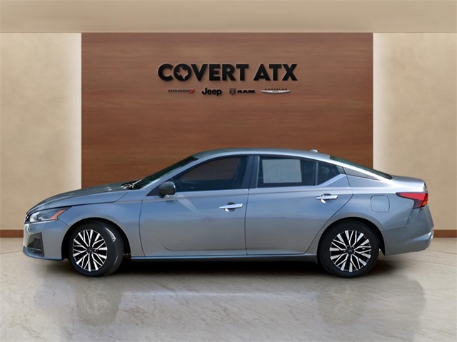 2024 Nissan Altima 2.5 SV photo 2