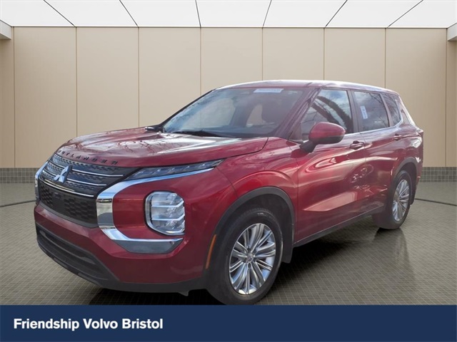 2022 Mitsubishi Outlander ES's photo