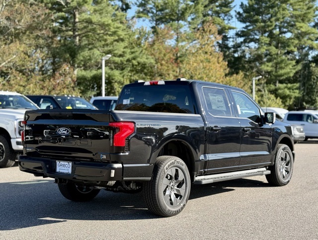 2025 Ford F-150 Lightning photo 2