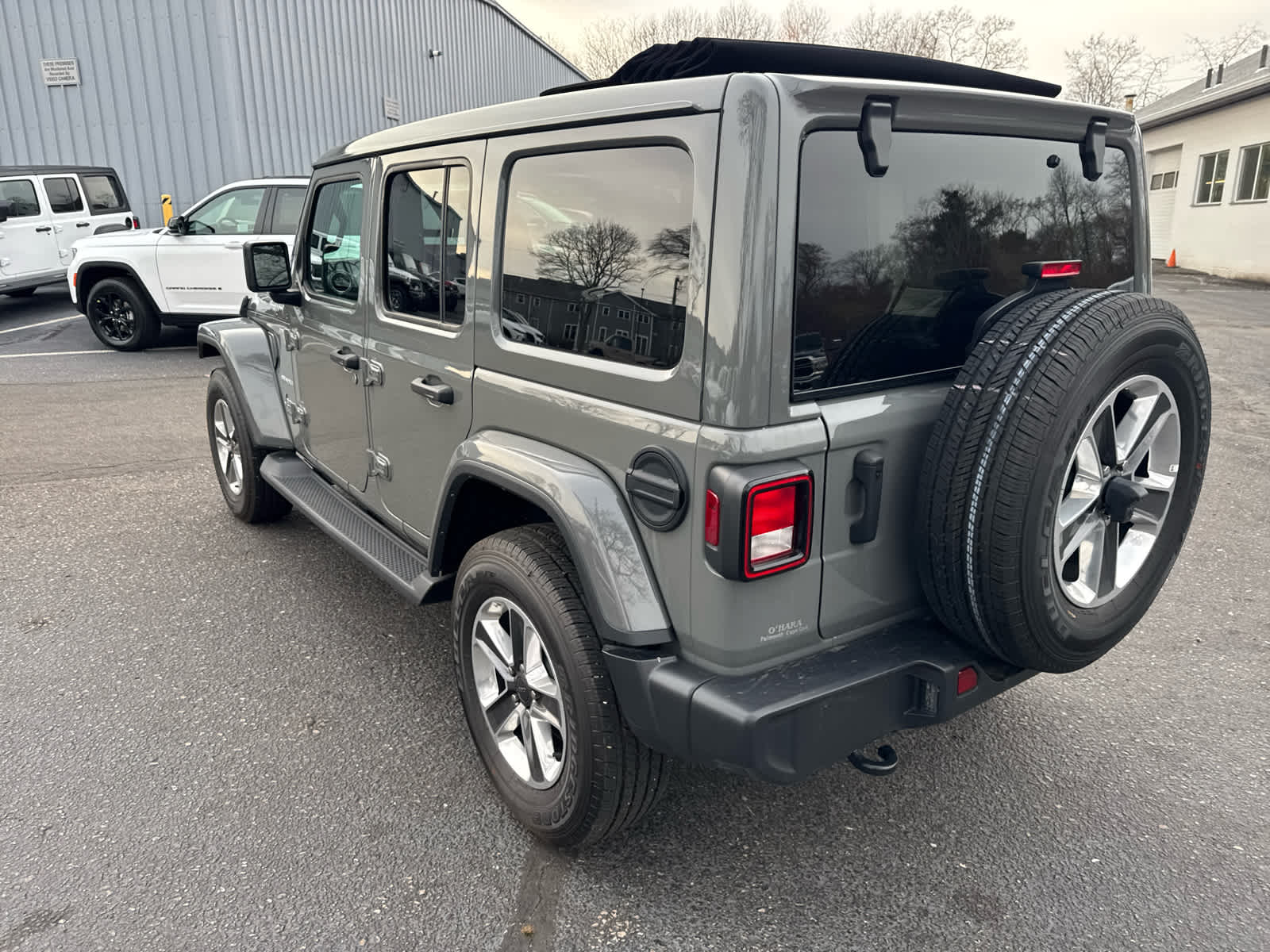 2023 Jeep Wrangler Sahara photo 6