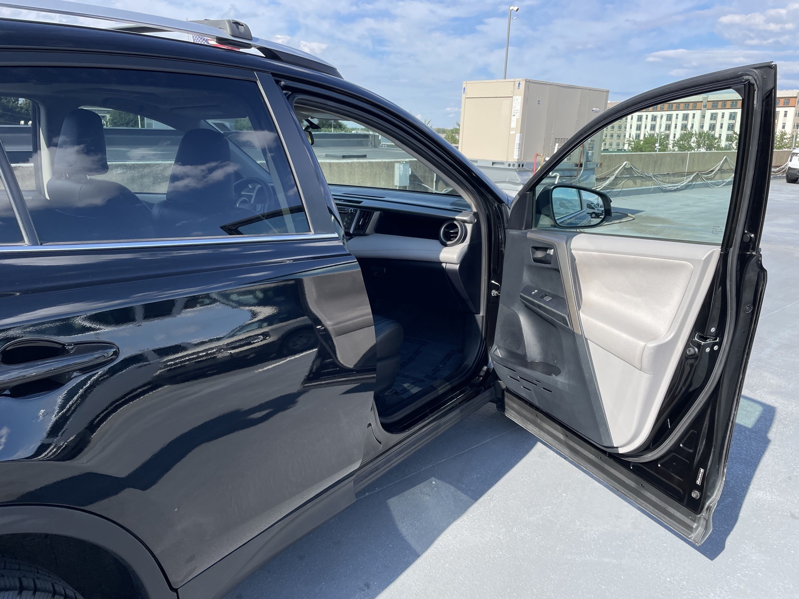 2013 Toyota RAV4 XLE photo 29
