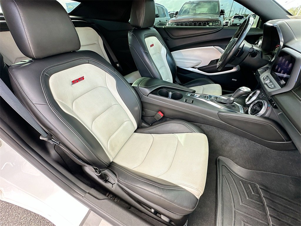 2019 Chevrolet Camaro 2SS photo 24