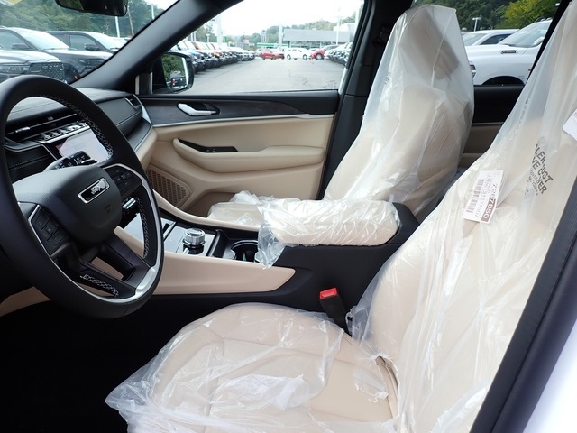 2025 Jeep Grand Cherokee Limited photo 10