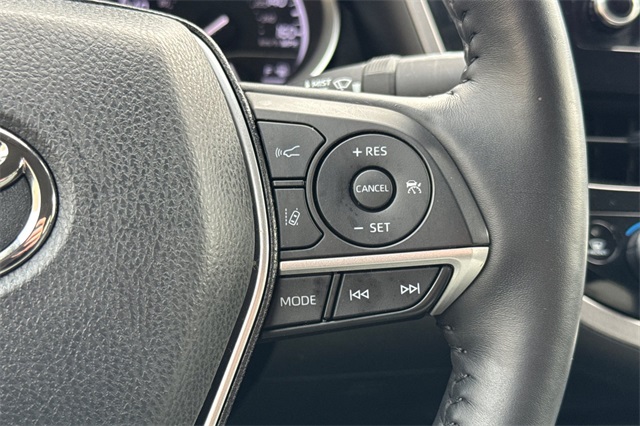 2022 Toyota Camry Hybrid LE photo 26