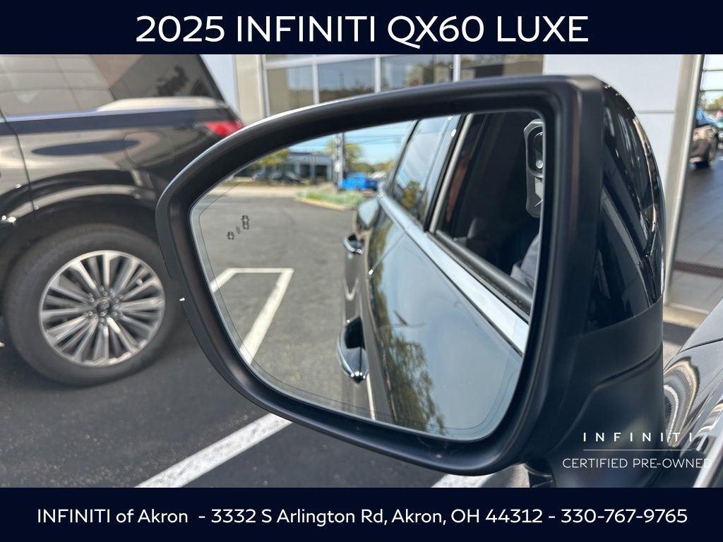 2025 Infiniti QX60 Luxe photo 3