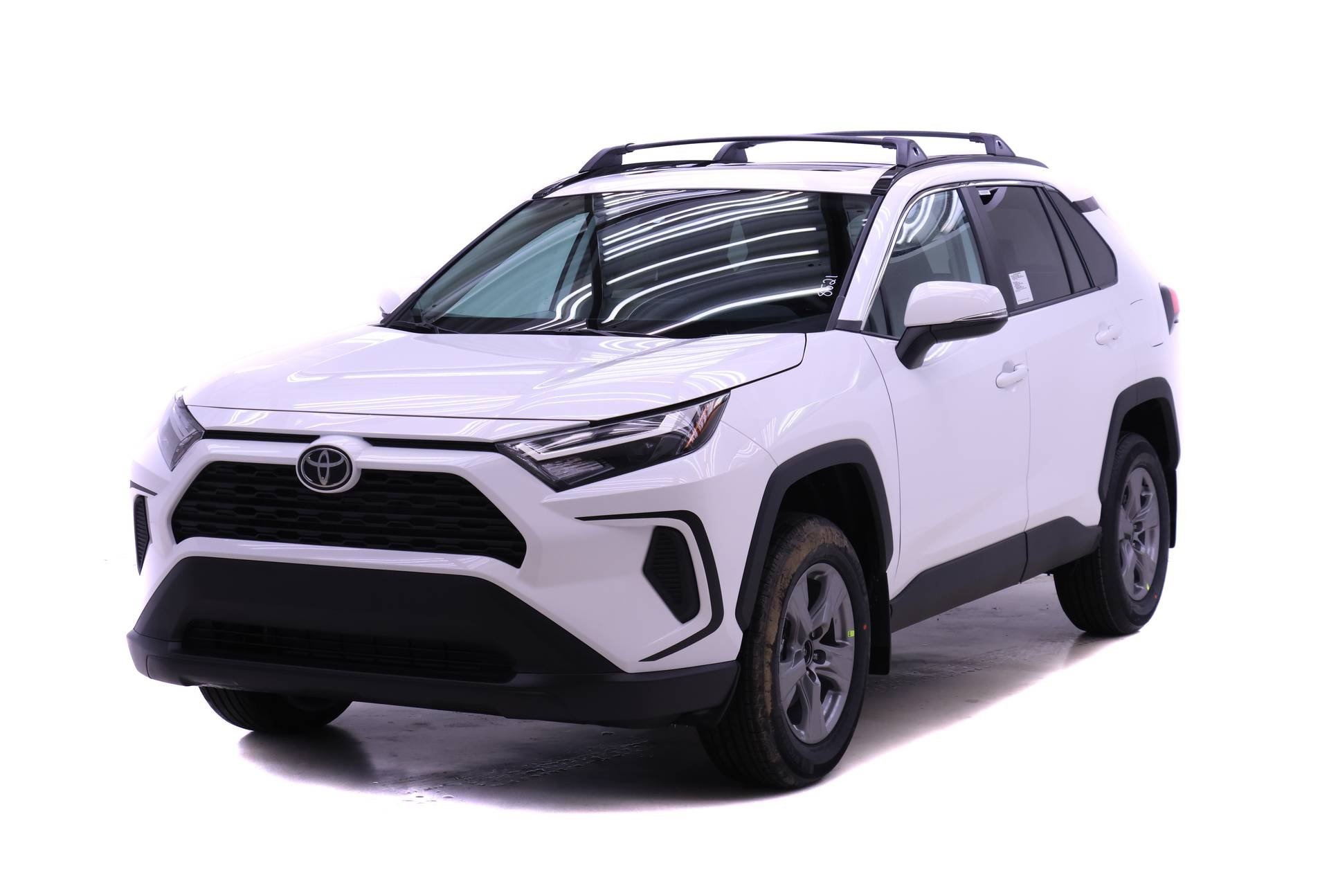 2025 Toyota RAV4 XLE's photo