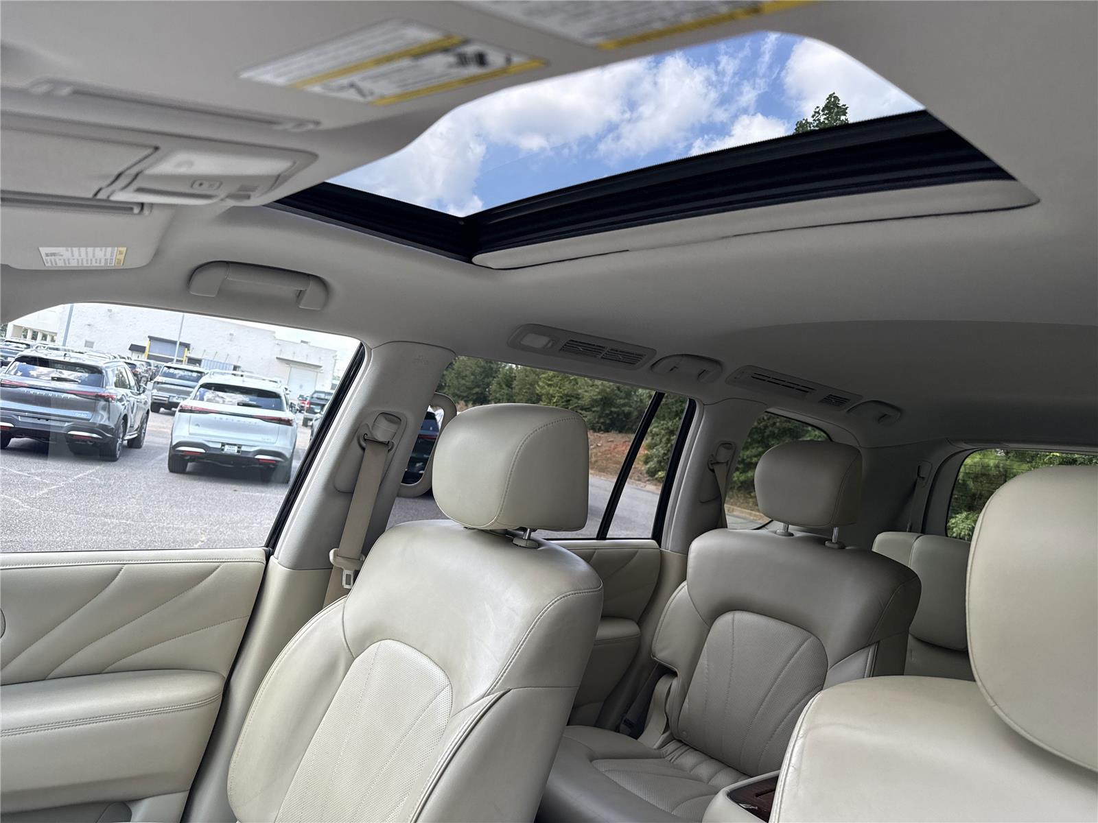 2017 Infiniti QX80 photo 19