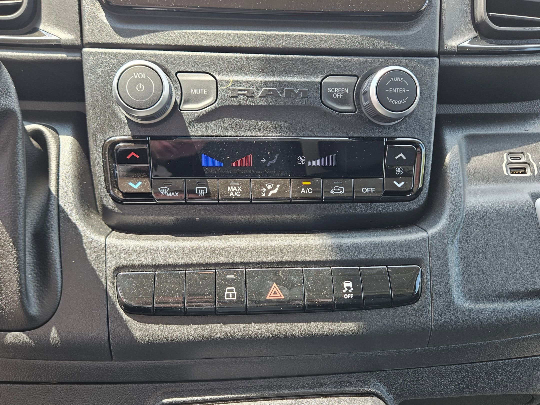2025 Ram ProMaster 1500 photo 7
