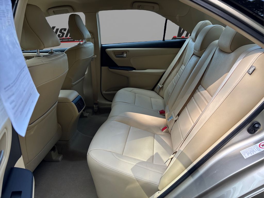 2016 Toyota Camry XLE photo 6