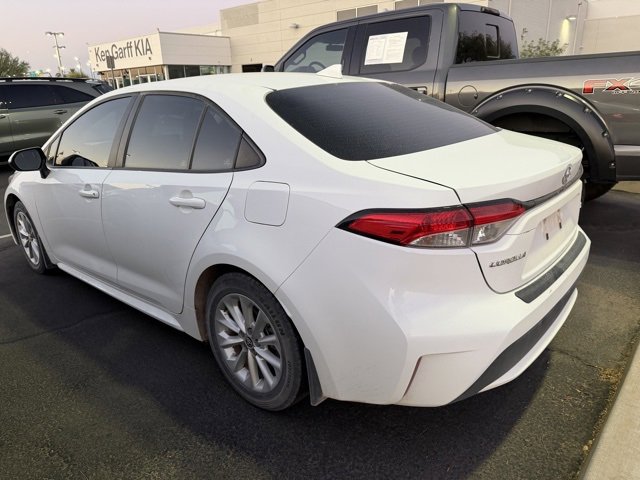 2021 Toyota Corolla LE Premium photo 3