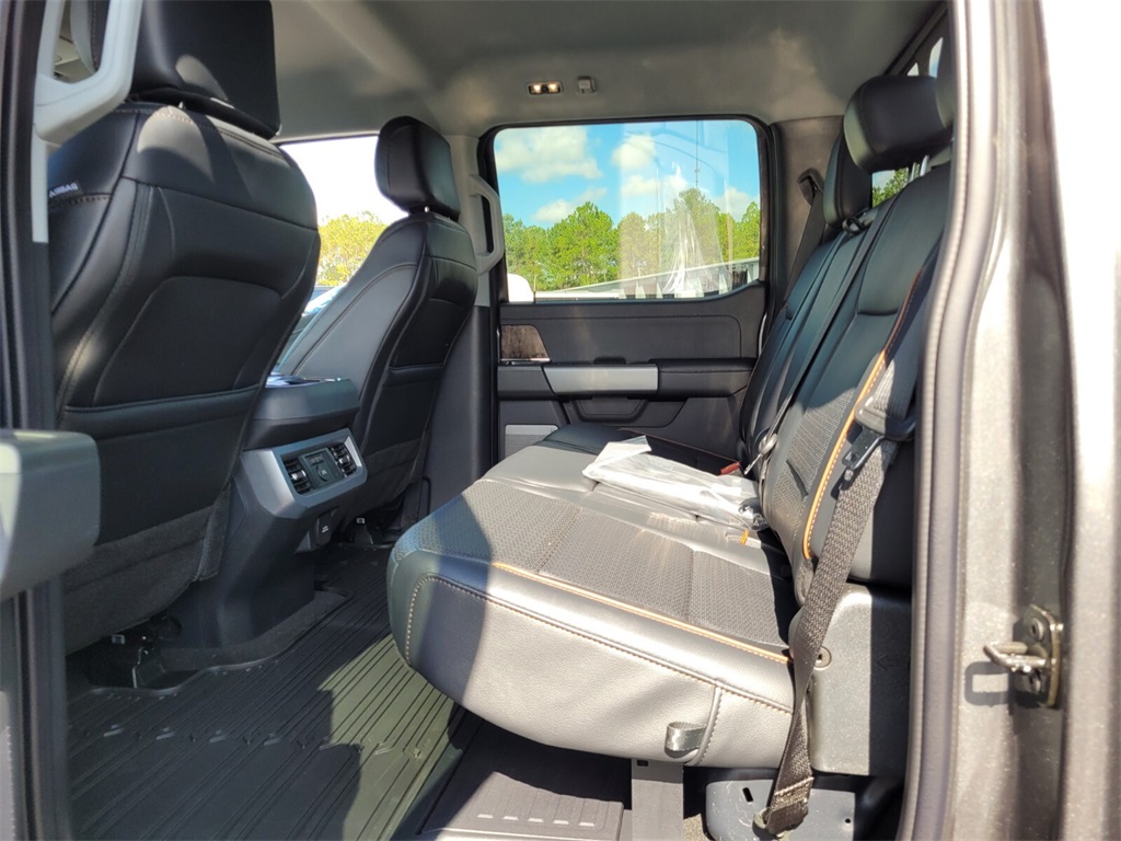 2025 Ford F-350 Lariat photo 6