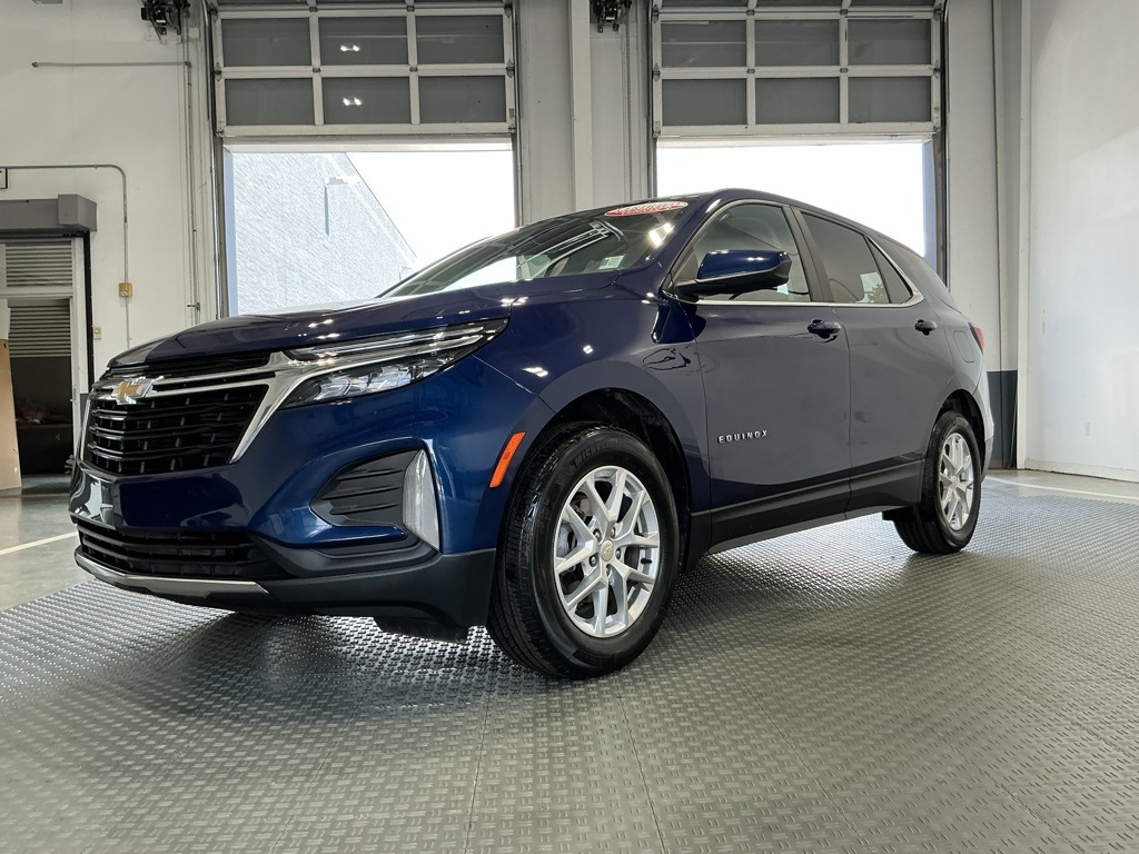 2022 Chevrolet Equinox LT photo 2