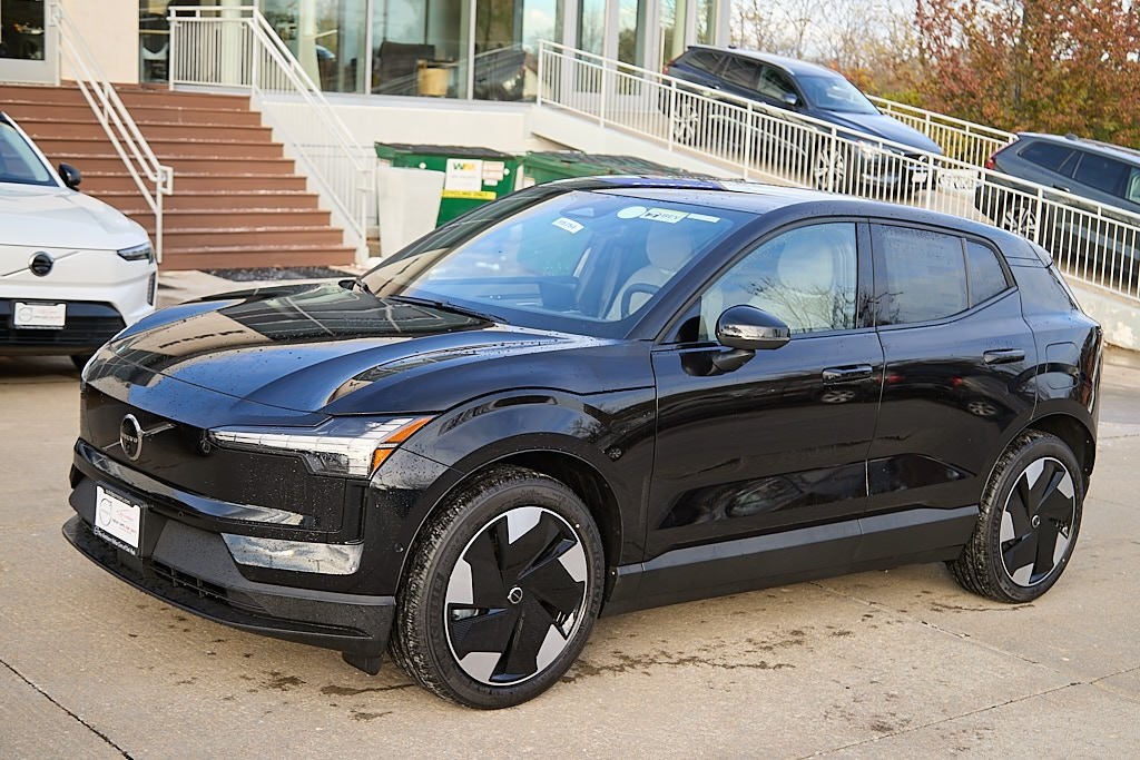 2025 VOLVO EX30 - Image 4