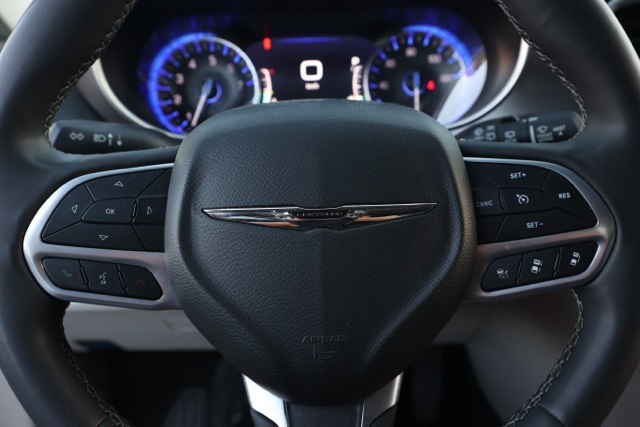 2023 Chrysler Pacifica Touring L photo 22