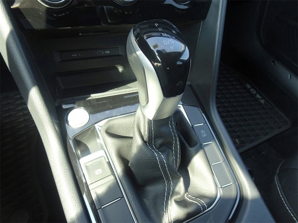 2024 Volkswagen Taos SE photo 13